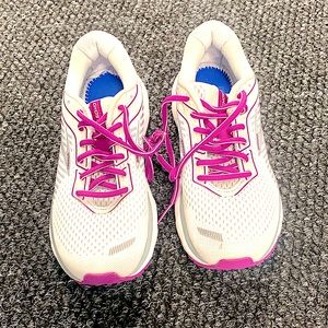Brooks Ghosts 7.5 sneakers